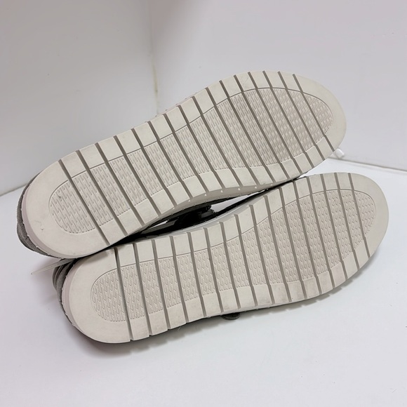 Bella Vita Camberly Suede Bootie - Picture 9 of 15